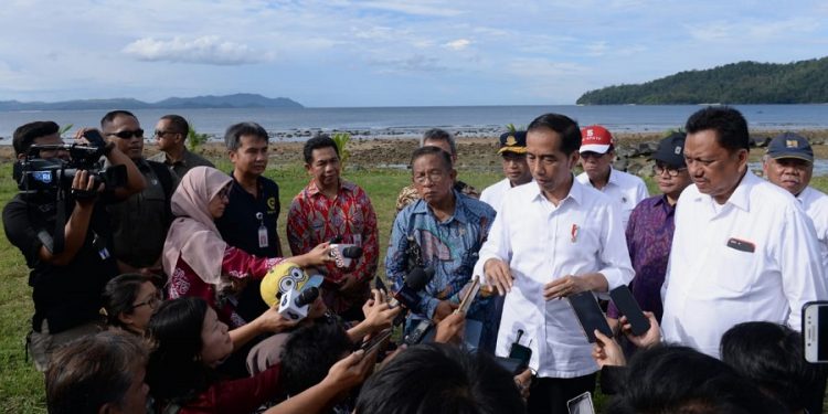 Presiden Jokowi Serahkan 2.000 Sertifikat Hak Atas Tanah di Manado