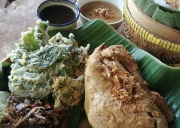Lezatnya Ayam Ingkung, Semilirnya Angin Gunung