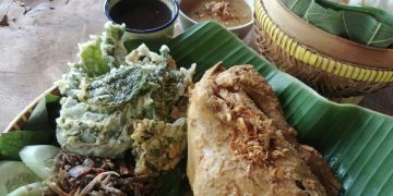 Lezatnya Ayam Ingkung, Semilirnya Angin Gunung