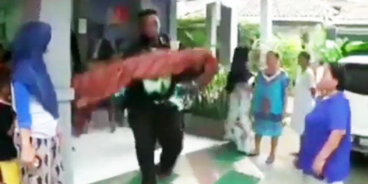 Ketika Pahlawan Ditolak Ambulans