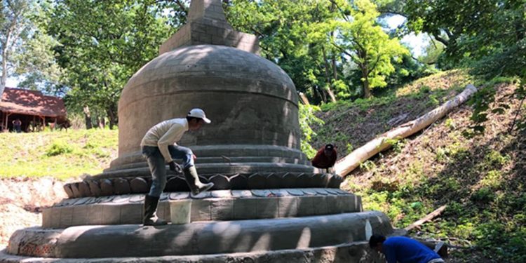 Stupa Borobudur di Ukraina