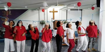 Serunya Lomba Makan Kerupuk