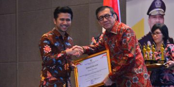 Kemenkumham Beri Penghargaan JDIHN ke Pemprov Jatim