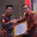 Kemenkumham Beri Penghargaan JDIHN ke Pemprov Jatim