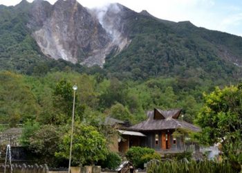 “Air Emas” di Kaki Gunung Sibayak