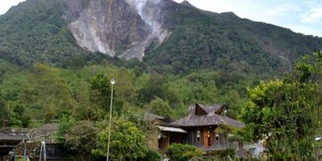 “Air Emas” di Kaki Gunung Sibayak