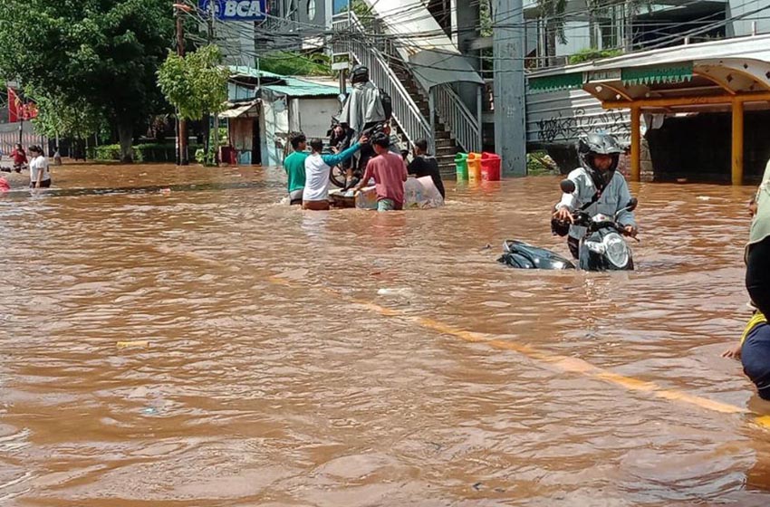  Dirjen Dukcapil : Kami Ganti Dokumen Kependudukan yang Hilang dan Rusak Akibat Banjir