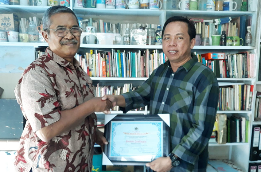  PWI Jatim Beri Penghargaan dan Tali Asih kepada Wartawan Senior