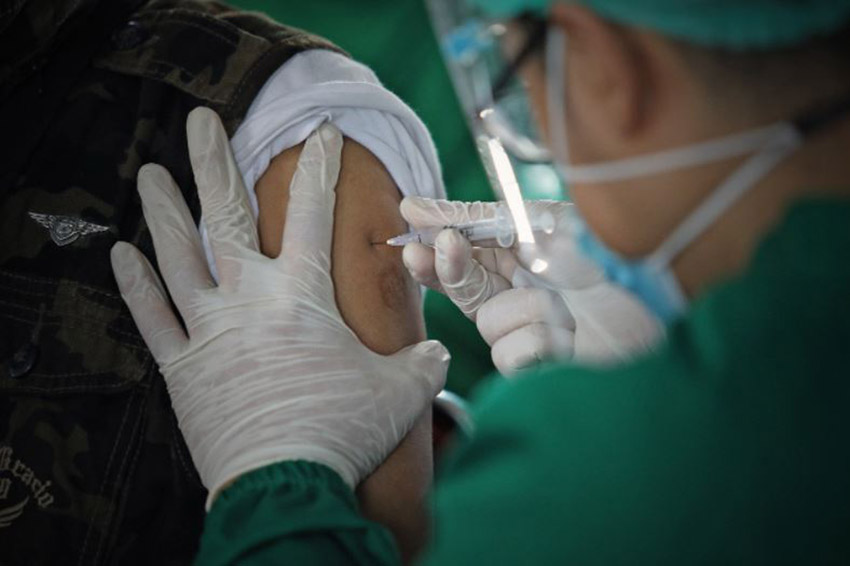  Vaksinasi Covid-19 di Indonesia Tembus 2 Juta Dosis Sehari
