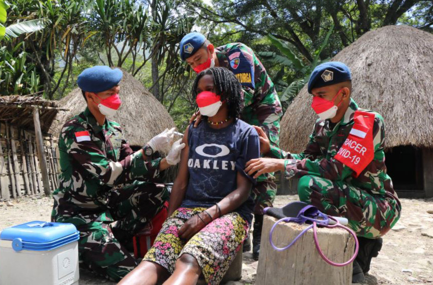  Tim Medis Lanud Silas Papare Gelar Vaksinasi Covid di Pegunungan Tengah Papua