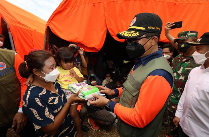  Kepala BNPB Kunjungi Lima Posko Pengungsian Banjir Kalimantan Tengah
