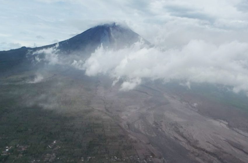  [Update]: Gunung Semeru Naik Level III, PVMBG Minta Aktivitas di Wilayah Tenggara Hingga Besuk Kobokan Dihentikan Sementara