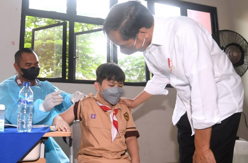  Tinjau Vaksinasi Anak Usia 6-11 Tahun, Presiden Harap Anak Terlindungi Covid-19