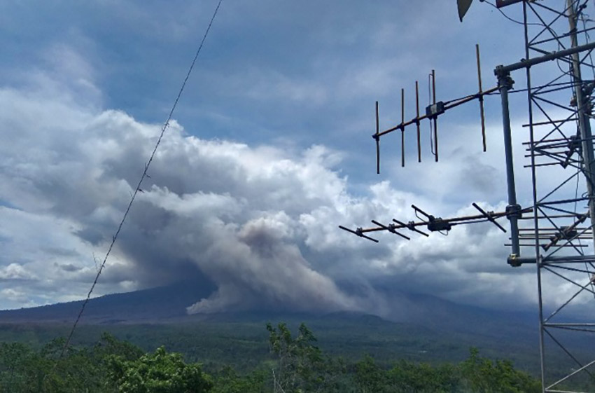  Aktivitas Vulkanik Semeru, Kolom Abu Setinggi 200 Meter Teramati di Puncak Gunung