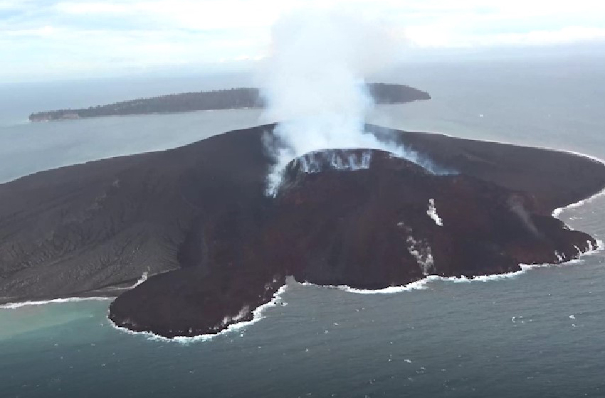  Tinjau Gunung Anak Krakatau, Kepala BNPB: Wilayah KRB 3 harus Kosong, tak boleh Ada Aktivitas