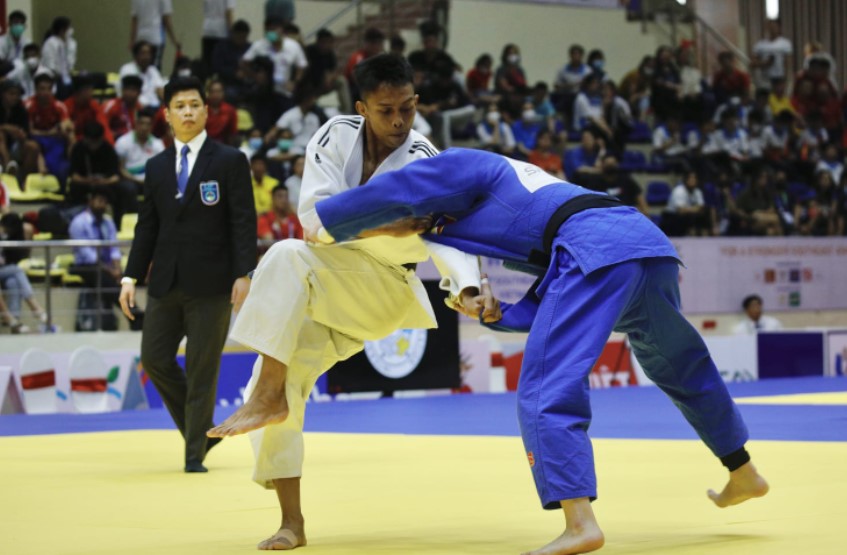  Hebat! Meski Cedera Punggung dan Sempat Pingsan, Ikhsan Berhasil Meraih Emas Judo SEA Games Vietnam