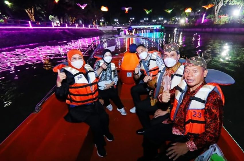  Inilah Kisah Gubernur Khofifah dan Walikota Surabaya Eri Cahyadi Malam-malam Susuri Sungai Kalimas
