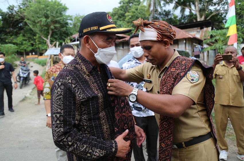  Menko PMK: Tenun Ikat Khas Lio Warisan Budaya Indonesia