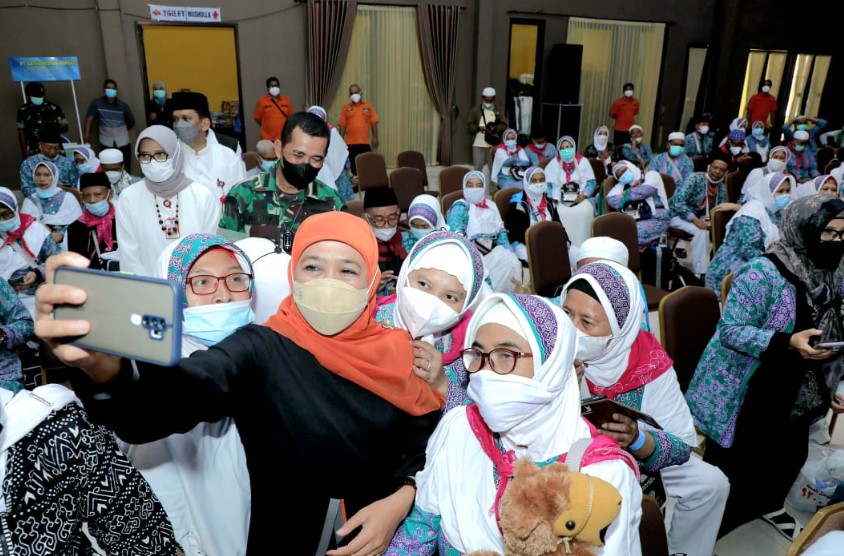  Sebanyak 450 Jamaah Haji Kloter Pertama Surabaya Tiba di Bandara Juanda Sidoarjo