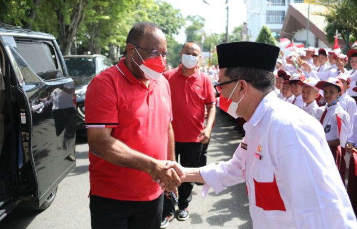  Pembagian 10 Juta Bendera Merah Putih di Aceh