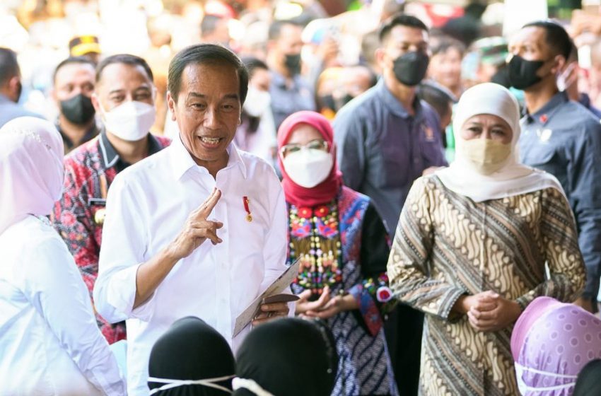  Presiden Jokowi dan Gubernur Khofifah Turun ke Pasar Bantu Modal Bagi Pelaku Usaha Kecil