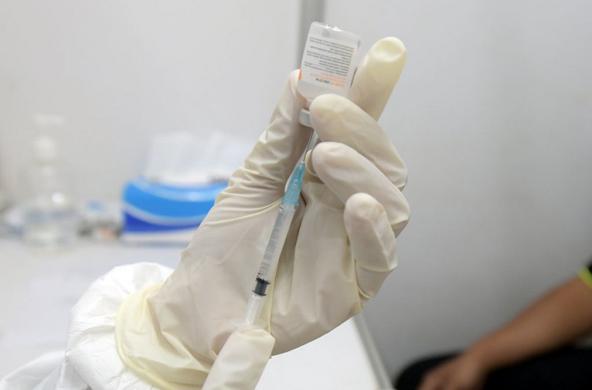  Pemerintah Utamakan Penggunaan Vaksin COVID-19 Produksi Dalam Negeri