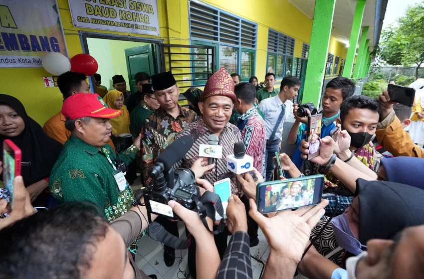  Menko PMK Luncurkan 25 Koperasi Siswa di Palembang
