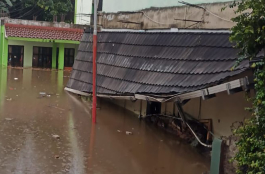  Tembok Sekolah MTs N 19 Pondok Labu Roboh Diterjang Banjir, 3 Siswa Tewas