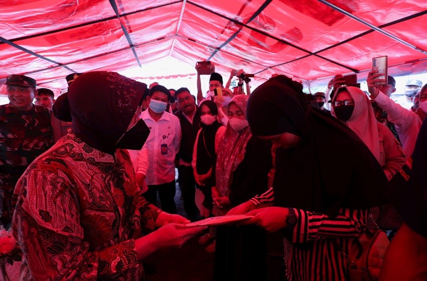  Mensos Beri Santunan dan Pengembangan Usaha kepada Ahli Waris Korban Banjir – Tanah Longsor di Sukabumi