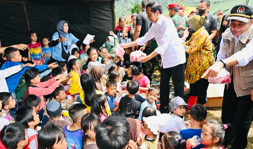  Presiden Berikan Bantuan kepada Para Pengungsi Terdampak Gempa Bumi di Cianjur