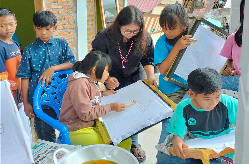  Cegah Kelangkaan, Anjani Membangun Bibit-Bibit Pembatik Cilik di Pelosok Nusantara