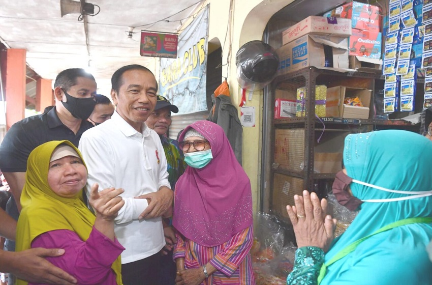  Presiden Jokowi Tinjau Aktivitas Perdagangan di Pasar Sentul