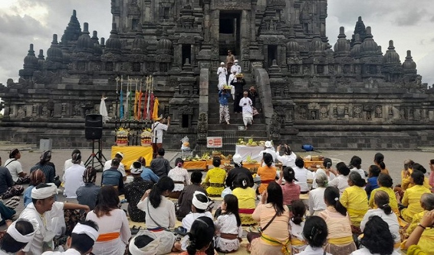  Umat Hindu Indonesia & Dunia Bisa Beribadah Rutin di Candi Prambanan