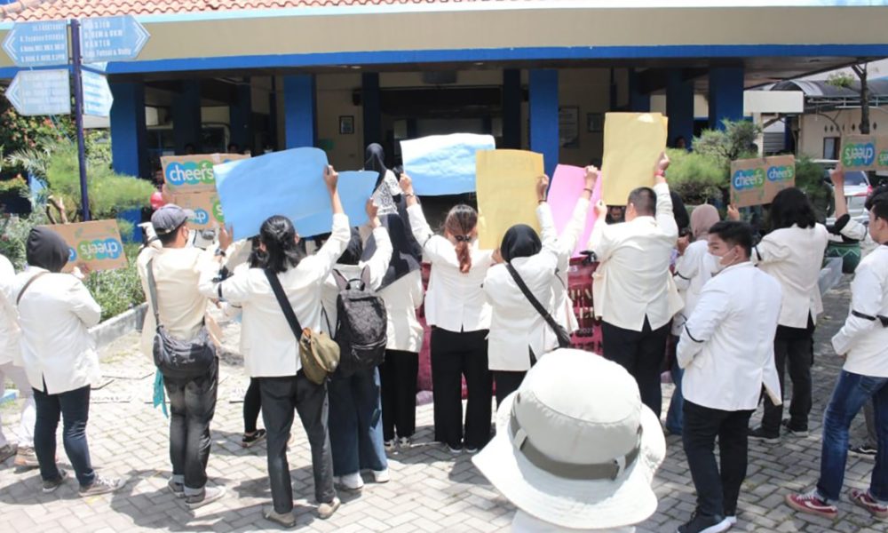 Terkait Aksi Mahasiswa di Halaman Kampus, Ini Penjelasan Ketua Stikosa-AWS
