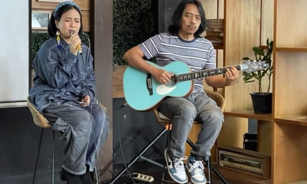 Budjana Gandeng Astrid Rekam Lagu Religi