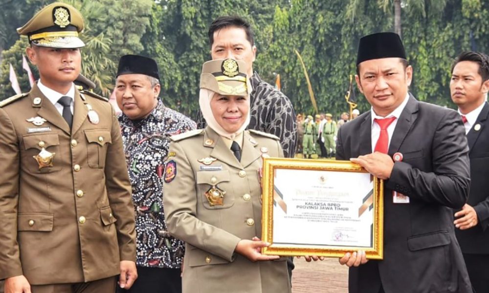 HUT ke-73 Satpol PP, Kalaksa BPBD Jatim Terima Penghargaan