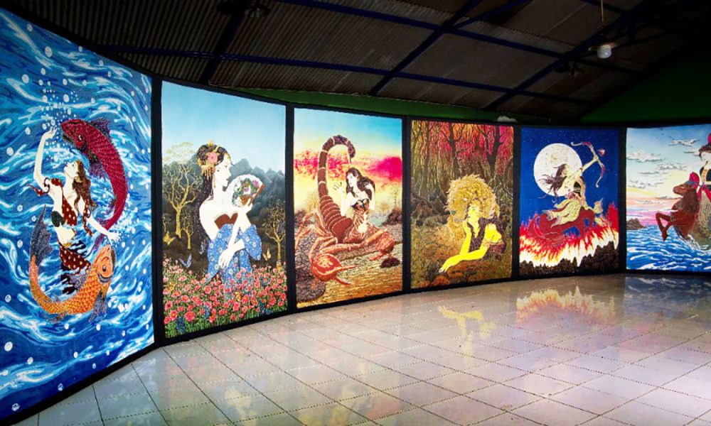 Lukisan Batik Raksasa dengan Tema Zodiac