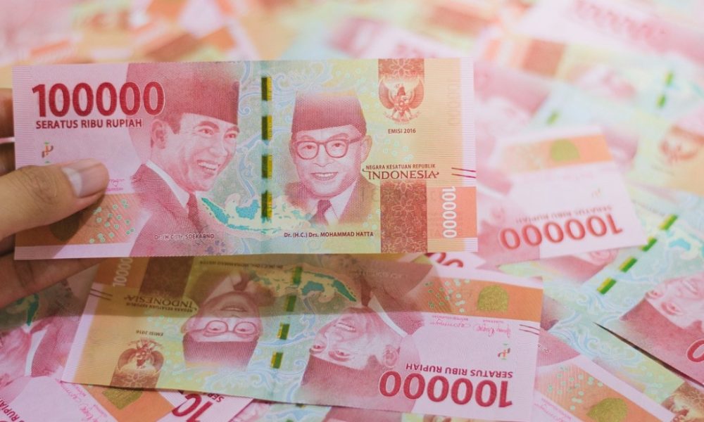 Tips Financial: THR Telah Tiba, Belanja atau Bayar Utang?