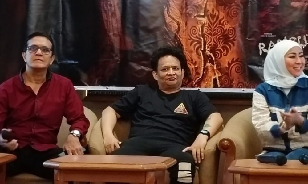 Helfi Kardit Buat Film ‘Rambut Kafan’