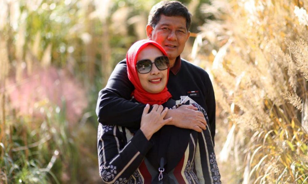 Doni Monardo dan istri ,Santi Arviani. (foto: dokpri)