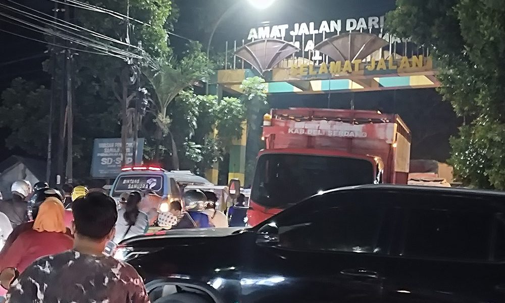 Pengendara Saling Mendahului, Kemacetan tak Terelakkan!