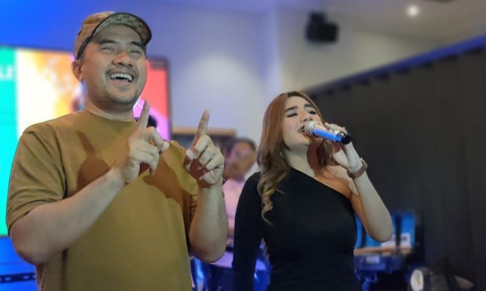 Risma Aw Aw ‘Pamela Anderson’ Versi Dangdut Indonesia Tawarkan Single ‘Tik Tok’