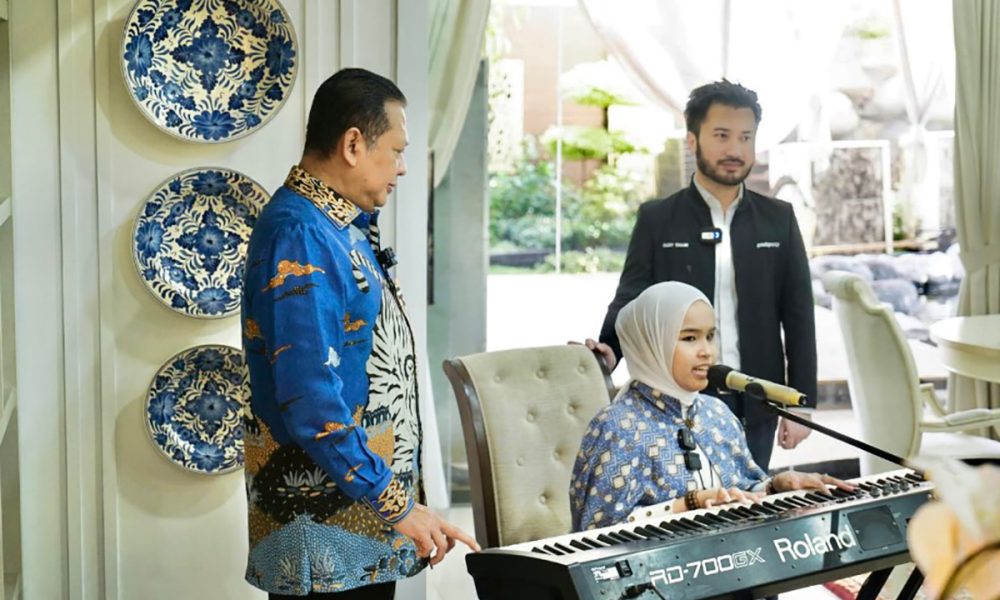 Bamsoet Duet Nyanyikan Lagu ‘My Way’ Bersama Putri Ariani