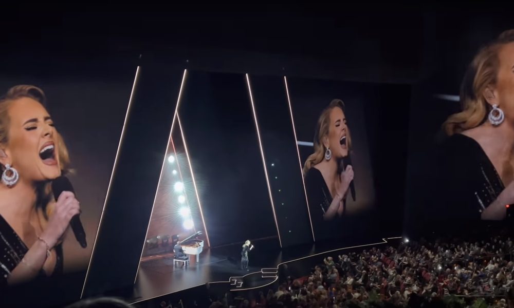 Adele Kolaps di Las Vegas Akibat Serangan Siatalgia