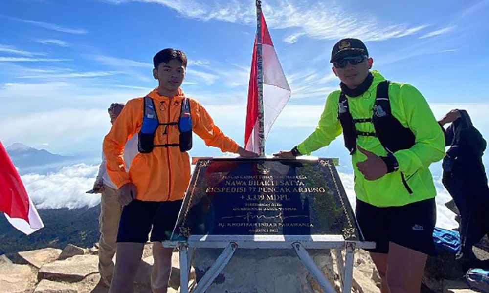 Prasasti Nawa Bhakti Satya Jadi Spot Foto Favorit Pendaki Gunung Arjuno