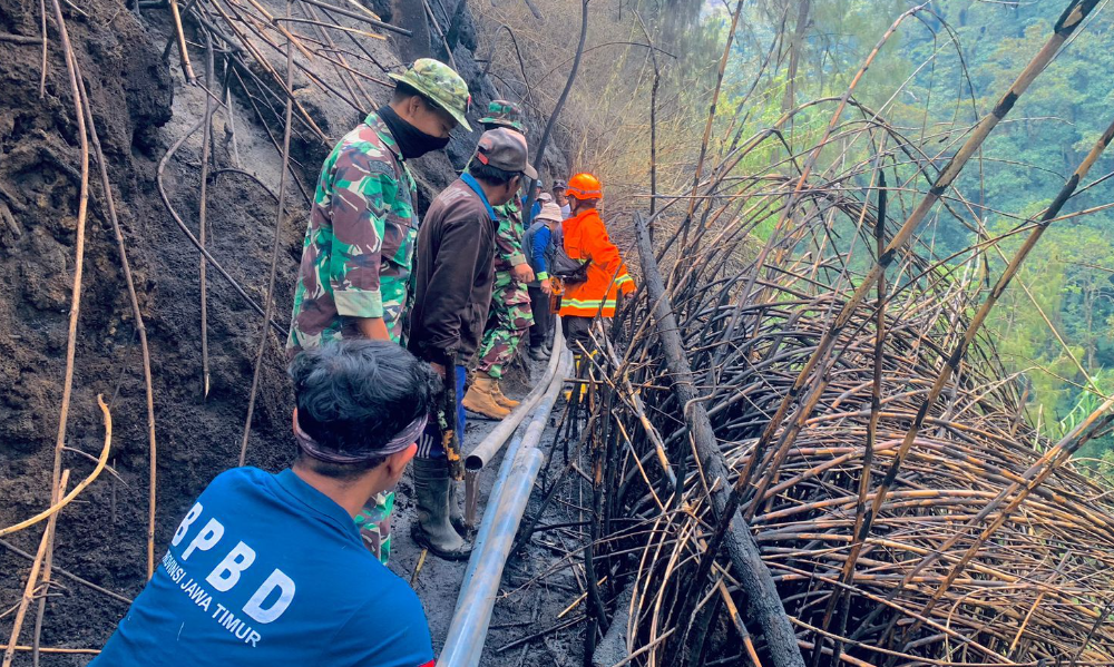 Gunung Lawu Kembali Terbakar, BPBD Jatim Kirim Bantuan dan Pasukan Pemadaman