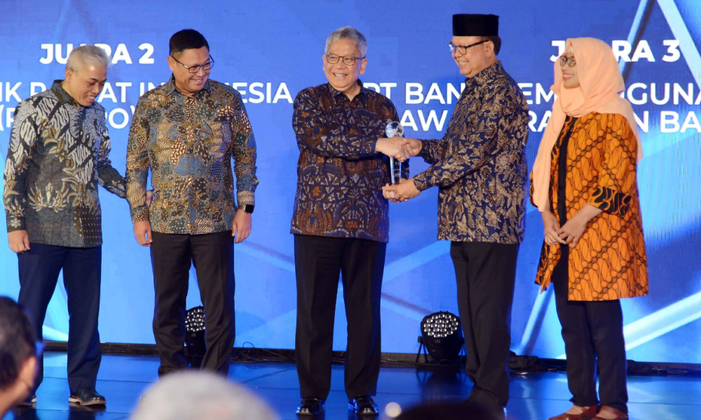 Bersama Himbara, BJBR Juara 3 ARA 2022 Kategori Perusahaan Go Publik Keuangan