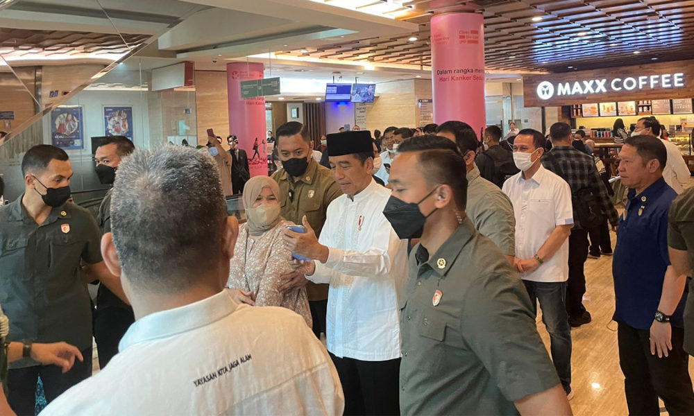 Presiden Jokowi Besuk Doni Monardo