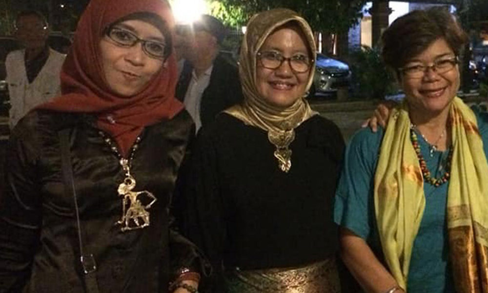 Ada Bulan di Pohon Trembesi