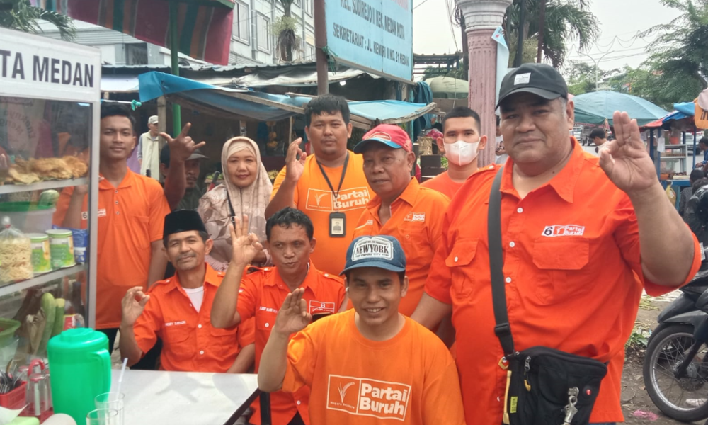 Para Caleg Partai Buruh Disambut Hangat Para Pedagang Pajak Simpang Limun